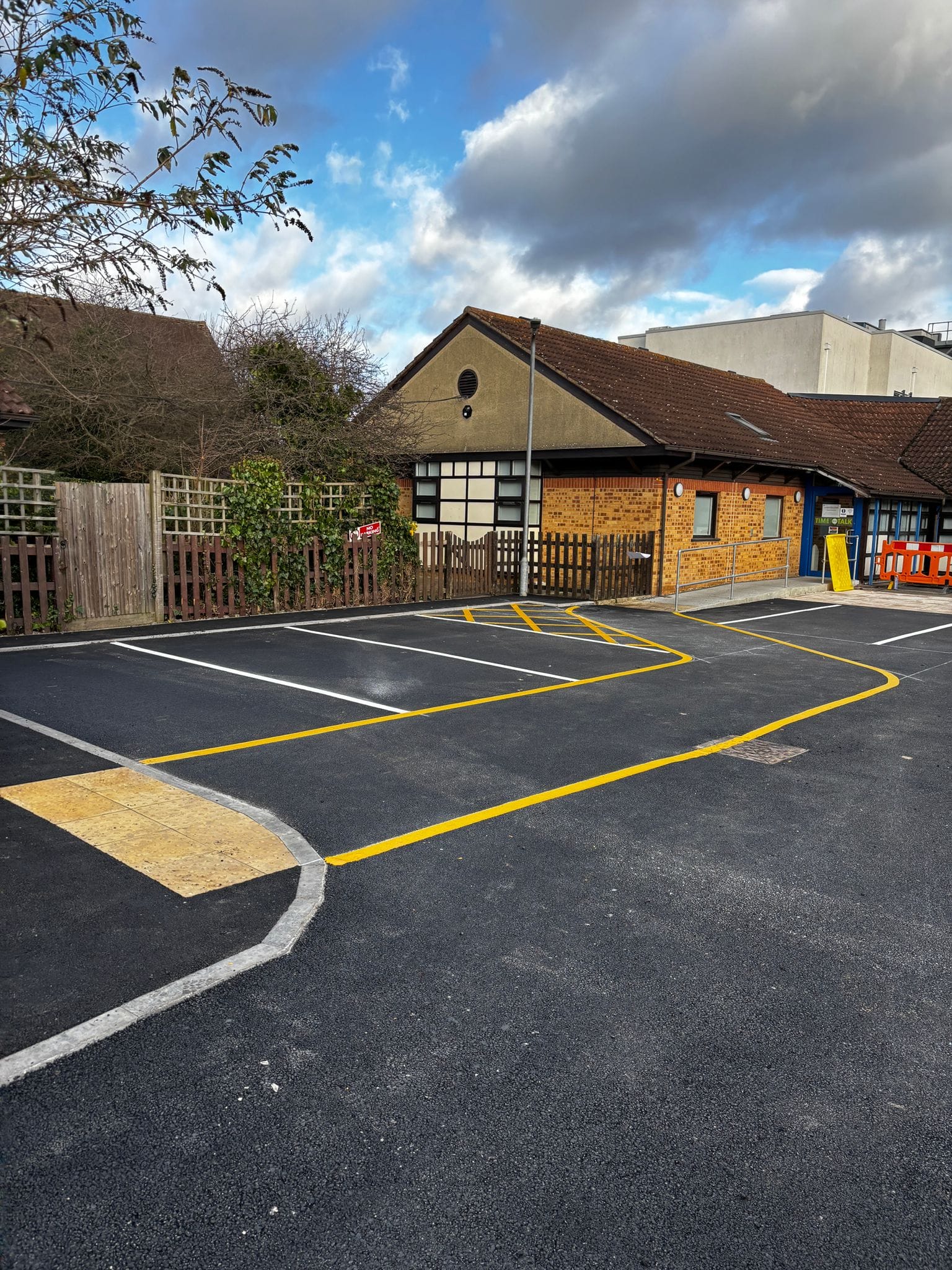 Wensley Close tarmacked and road markings